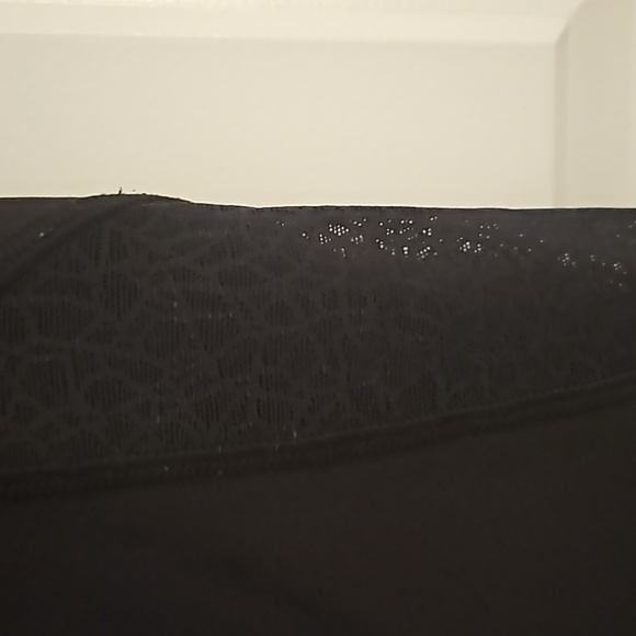 Lululemon Twist & Train Crop (19") - Picture 8 of 10